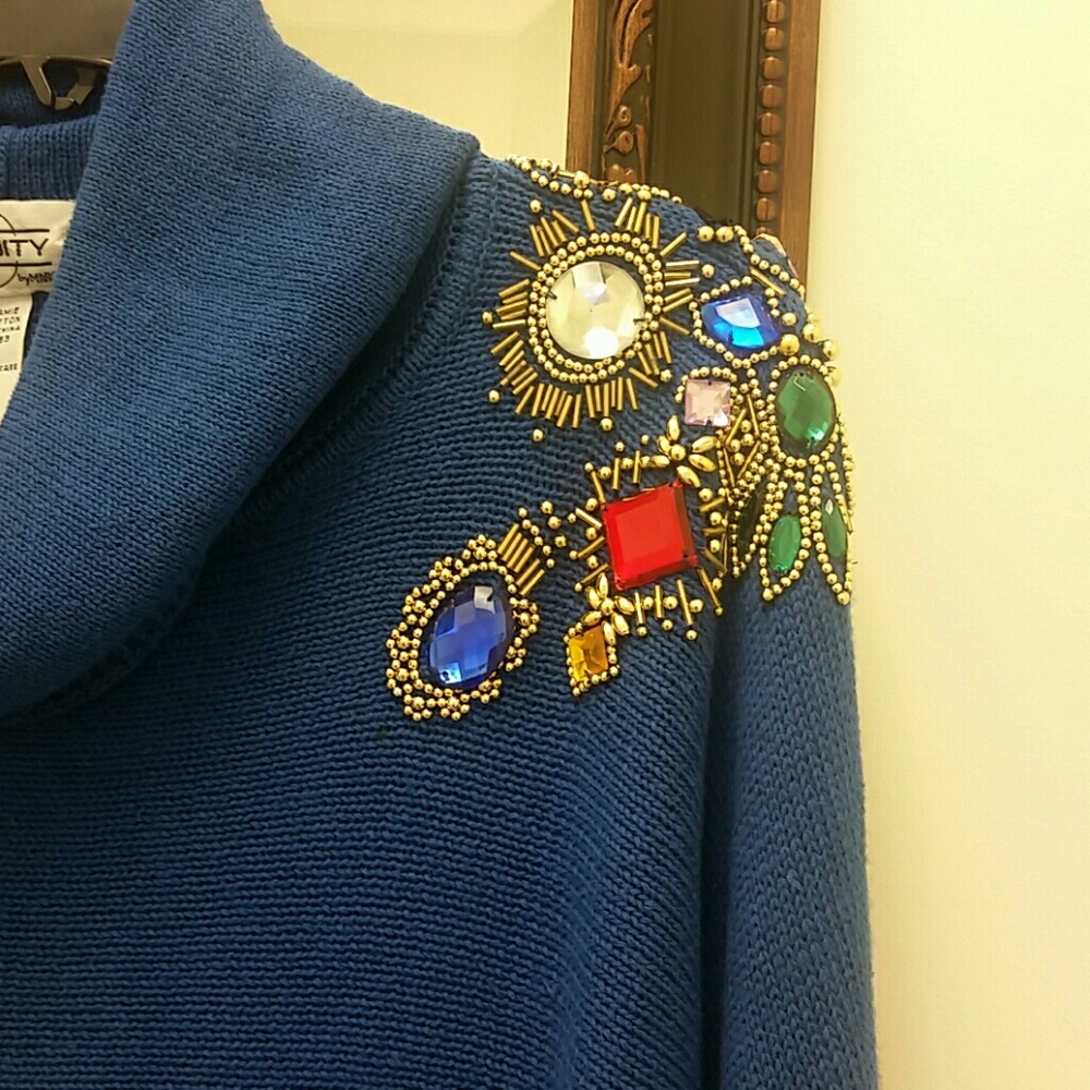 Top - Picture 2 of 3